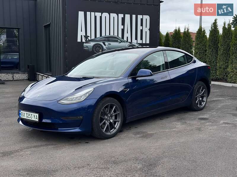 Седан Tesla Model 3 2022 в 