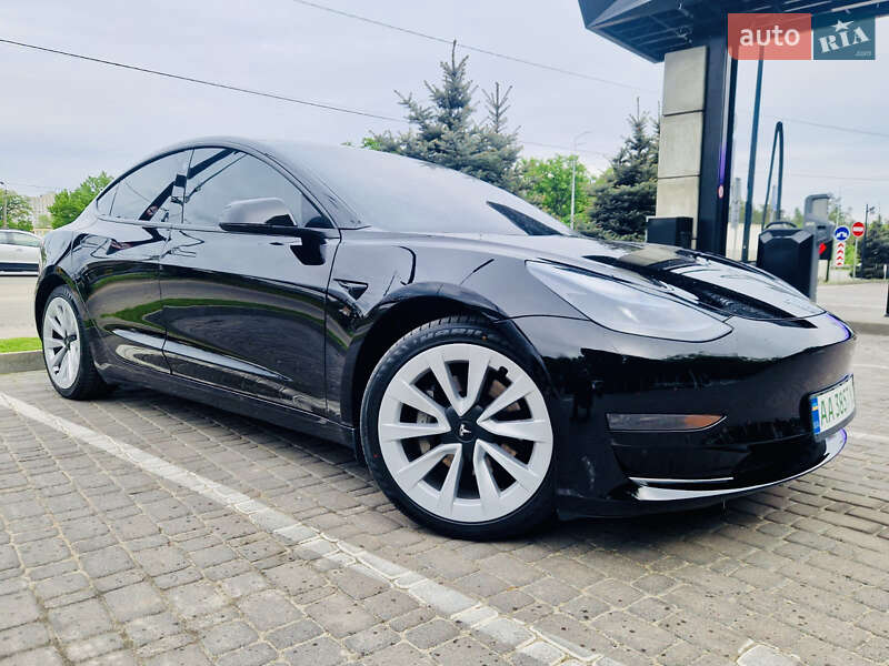 Седан Tesla Model 3 2023 в 