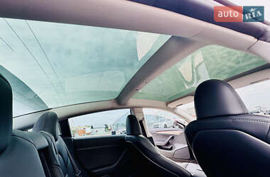 Седан Tesla Model 3 2023 в 