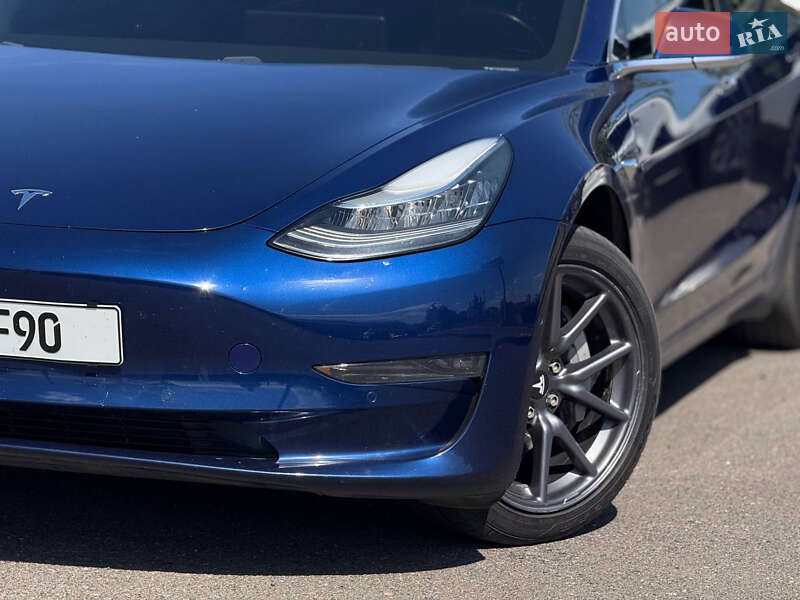 Седан Tesla Model 3 2018 в Кривому Розі