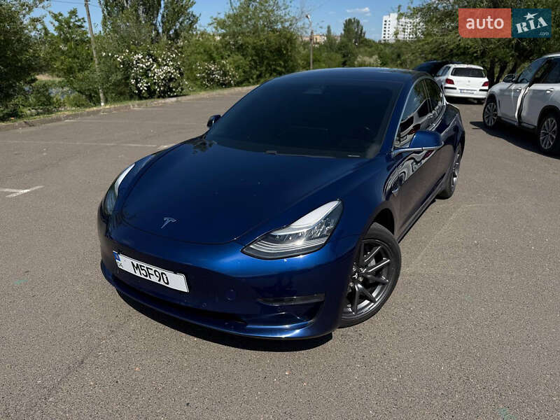 Седан Tesla Model 3 2018 в Кривому Розі