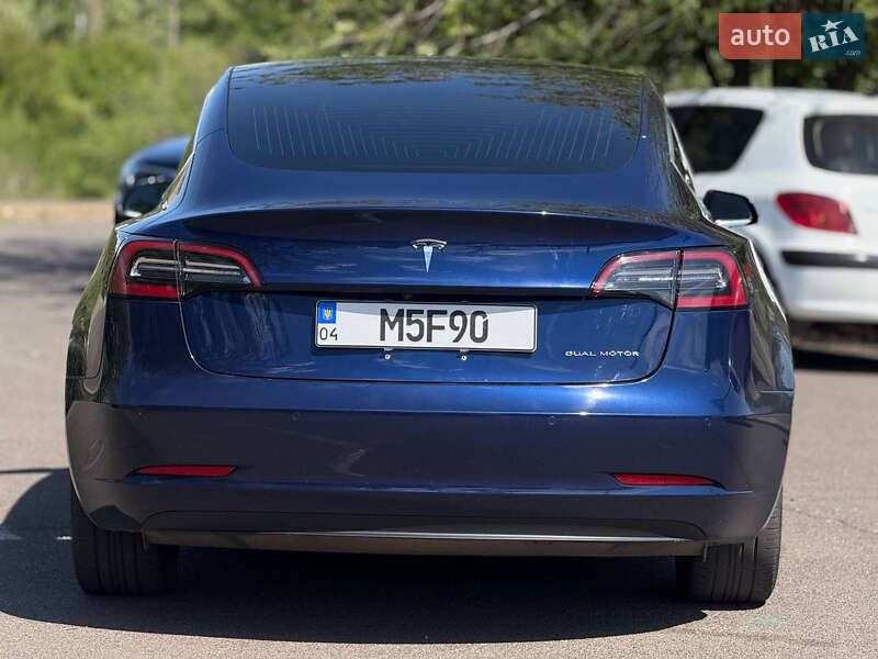 Седан Tesla Model 3 2018 в Кривому Розі
