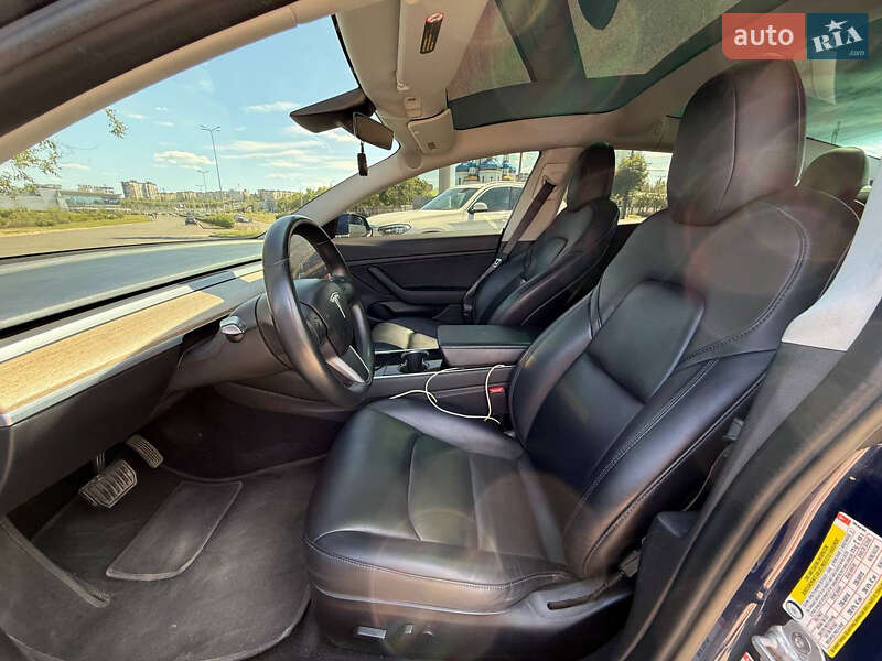 Седан Tesla Model 3 2018 в Кривому Розі