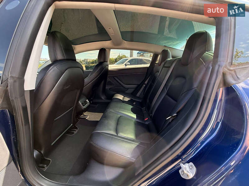 Седан Tesla Model 3 2018 в Кривому Розі