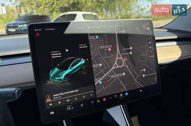 Седан Tesla Model 3 2018 в 