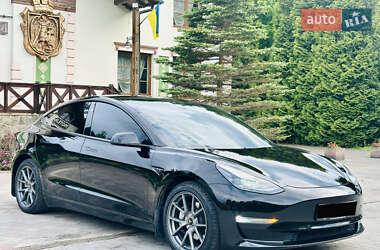 Седан Tesla Model 3 2021 в Львове