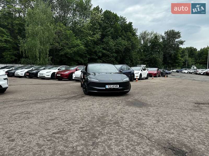 Седан Tesla Model 3 2024 в 