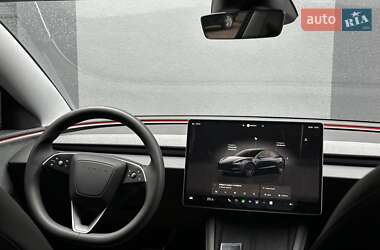 Седан Tesla Model 3 2024 в 