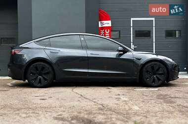 Седан Tesla Model 3 2024 в 