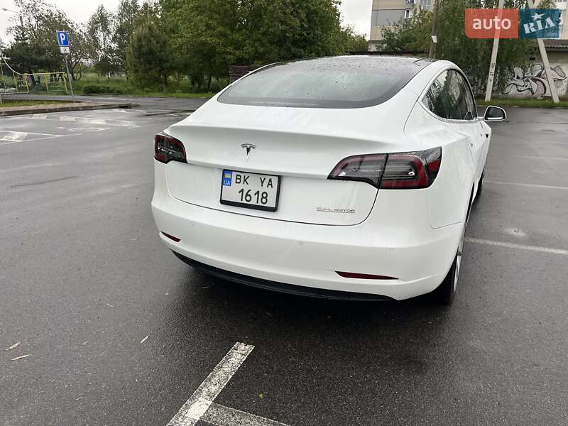 Седан Tesla Model 3 2019 в Здолбуніві