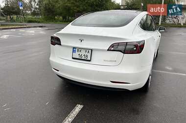 Седан Tesla Model 3 2019 в 