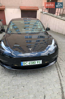 Седан Tesla Model 3 2022 в 