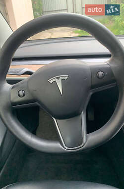 Седан Tesla Model 3 2022 в 