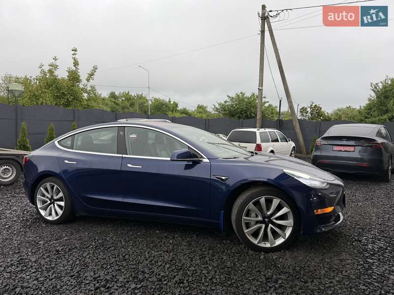 Седан Tesla Model 3 2018 в Луцке