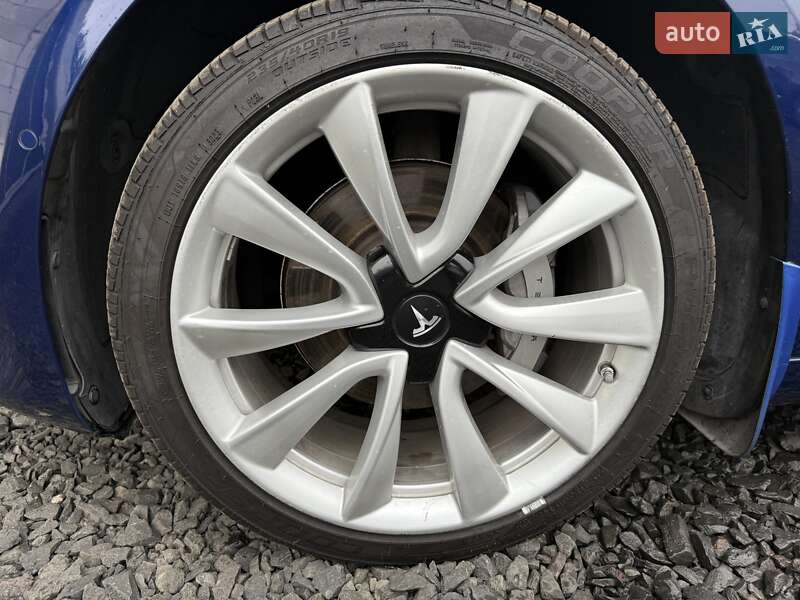 Седан Tesla Model 3 2018 в Луцке