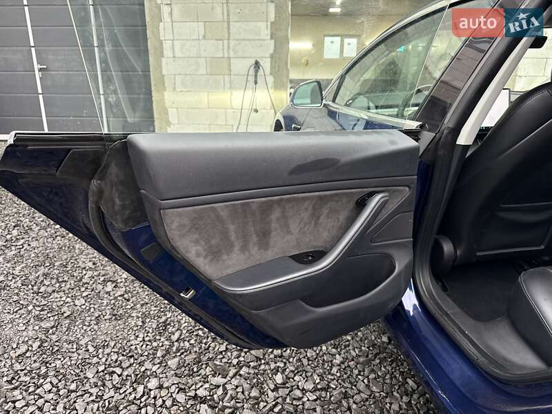 Седан Tesla Model 3 2018 в Луцке