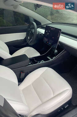 Седан Tesla Model 3 2019 в 