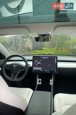 Седан Tesla Model 3 2019 в 
