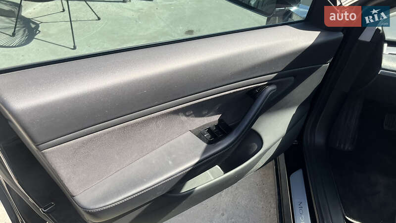 Седан Tesla Model 3 2018 в Києві
