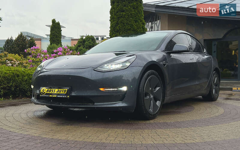 Седан Tesla Model 3 2023 в Львові