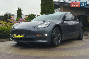 Седан Tesla Model 3 2023 в 