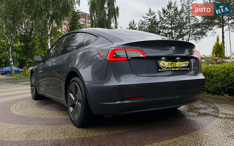 Седан Tesla Model 3 2023 в Львові