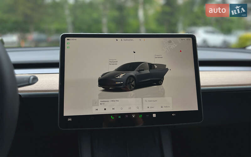Седан Tesla Model 3 2023 в Львові