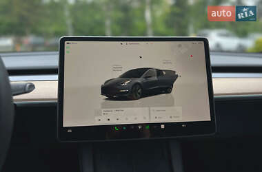 Седан Tesla Model 3 2023 в 