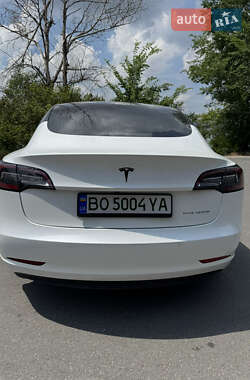 Седан Tesla Model 3 2020 в 