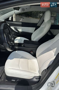 Седан Tesla Model 3 2020 в 