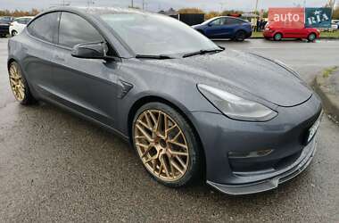 Седан Tesla Model 3 2021 в 