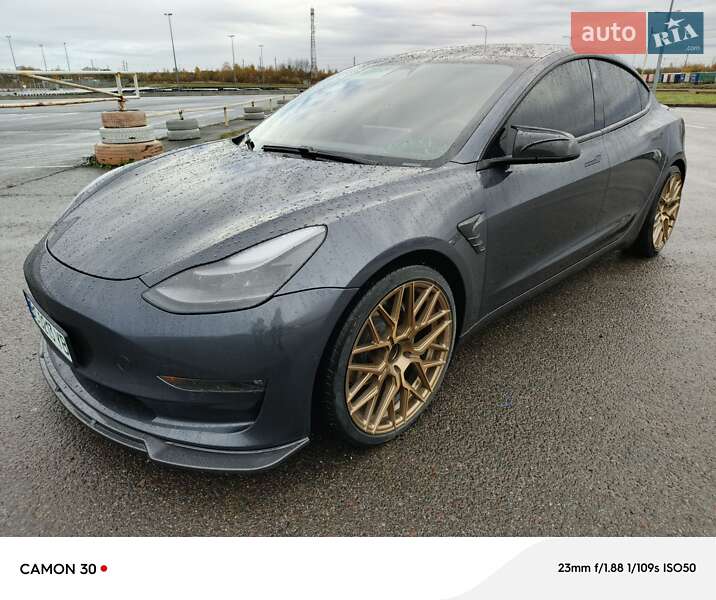 Седан Tesla Model 3 2021 в Львові