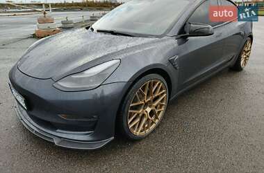 Седан Tesla Model 3 2021 в 