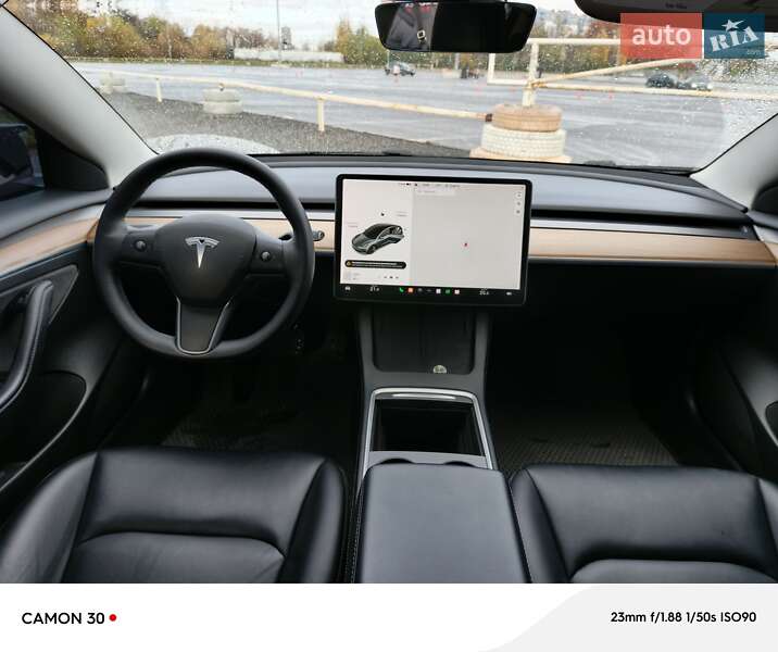 Седан Tesla Model 3 2021 в Львові