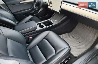 Седан Tesla Model 3 2021 в 
