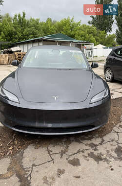 Седан Tesla Model 3 2024 в 
