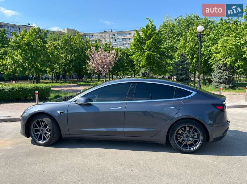Седан Tesla Model 3 2020 в Киеве