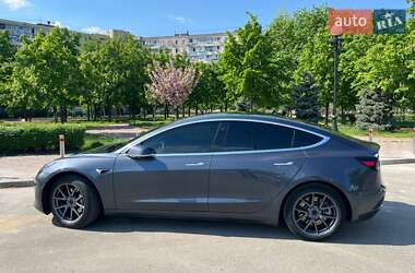 Седан Tesla Model 3 2020 в 