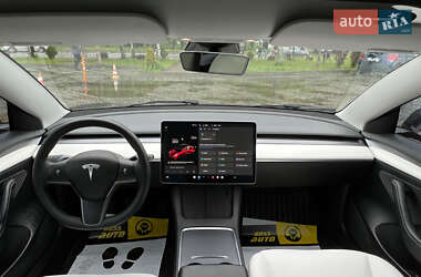 Седан Tesla Model 3 2021 в 