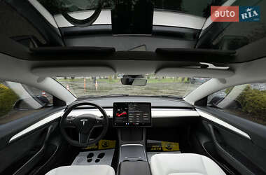 Седан Tesla Model 3 2021 в 