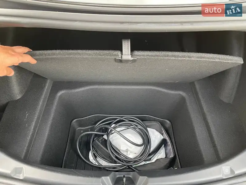 Седан Tesla Model 3 2021 в 
