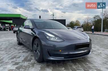 Седан Tesla Model 3 2021 в 