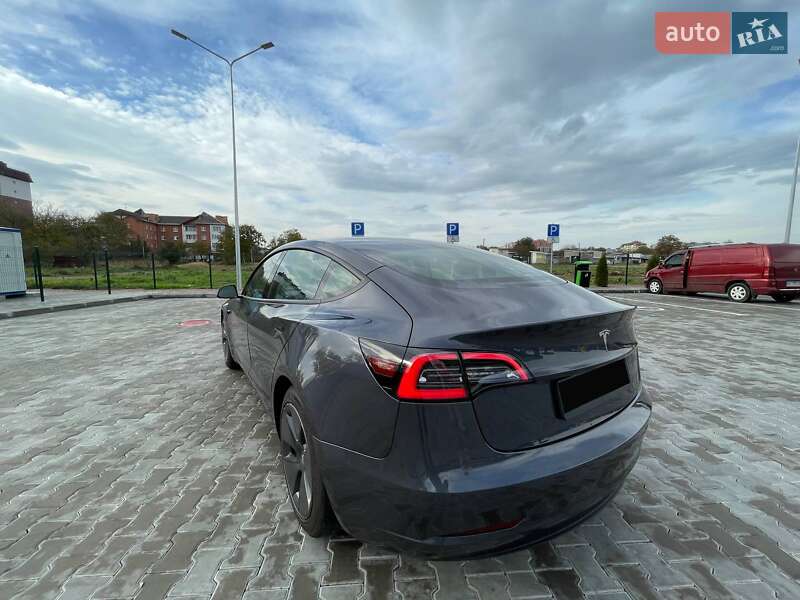 Седан Tesla Model 3 2021 в 