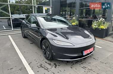 Седан Tesla Model 3 2024 в 