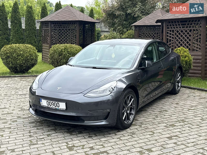 Седан Tesla Model 3 2021 в 