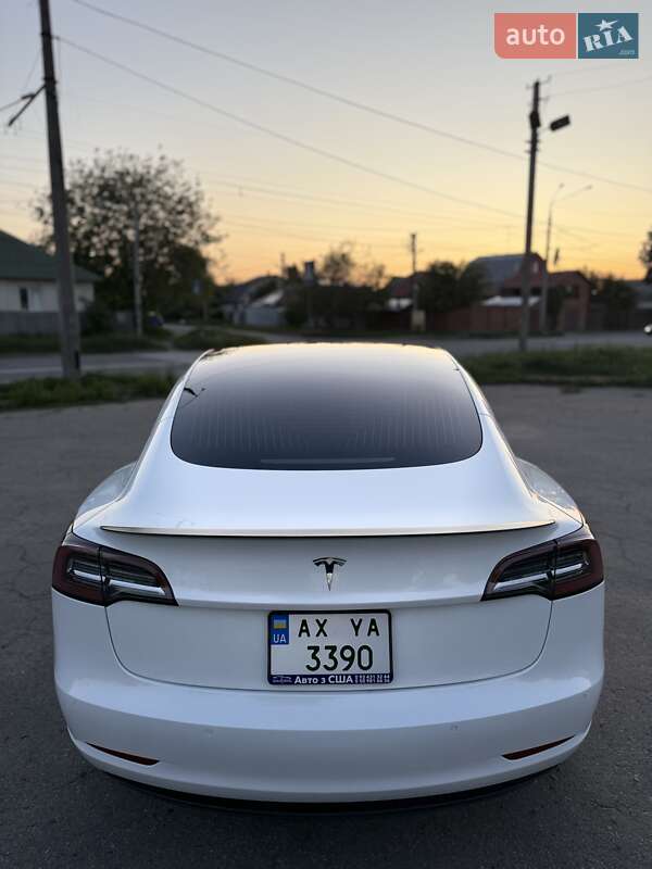 Седан Tesla Model 3 2019 в Києві