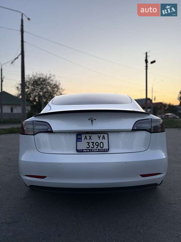 Седан Tesla Model 3 2019 в Києві