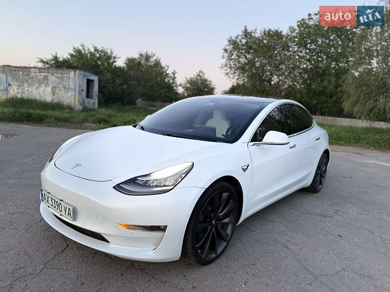 Седан Tesla Model 3 2019 в Києві