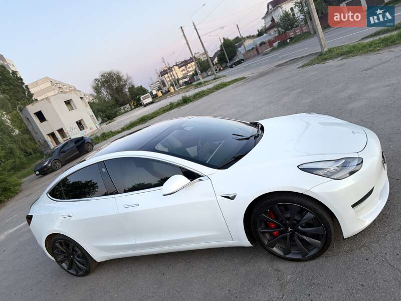Седан Tesla Model 3 2019 в Києві