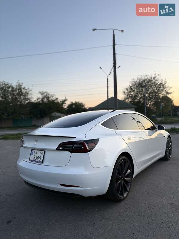 Седан Tesla Model 3 2019 в Києві